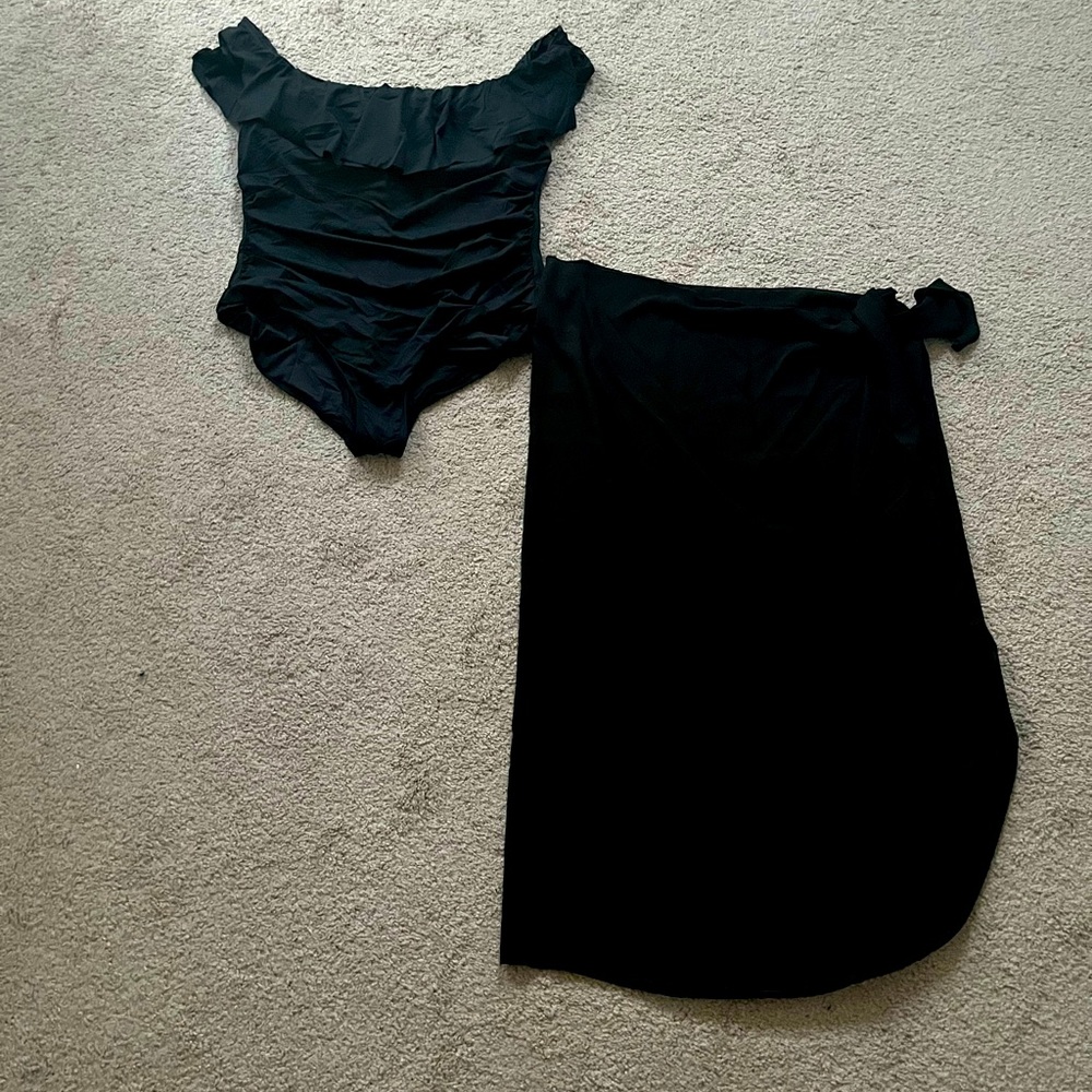 Yes, you get both pieces 🖤